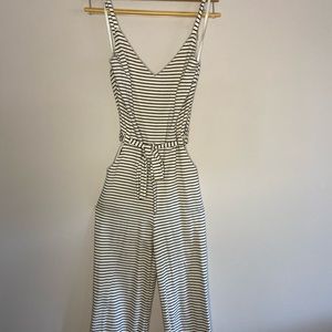 Selling this beautiful jumpsuit, very good condition ✨
